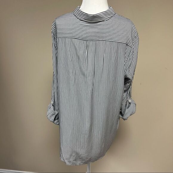 👠J jill grey and white striped top button down top. L - Picture 5 of 6